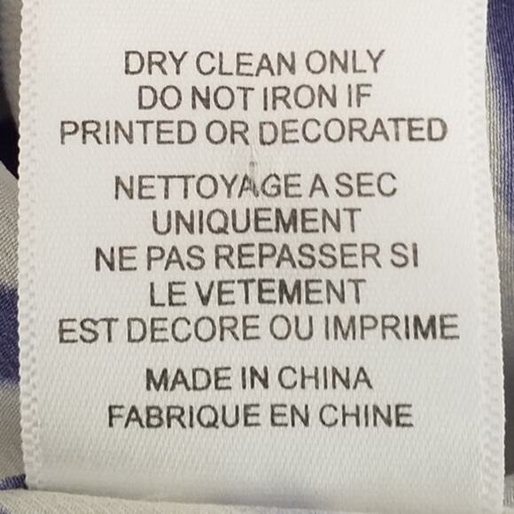 Equipment Femme Womens Size Small 100% Silk Top Blue Animal Print Pull Over - Picture 7 of 7